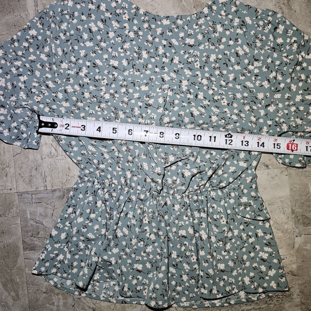 Monteau Los Angeles Womens Green Floral Flutter Short Sleeve Wrap Tunic Shirt SM - Picture 3 of 7